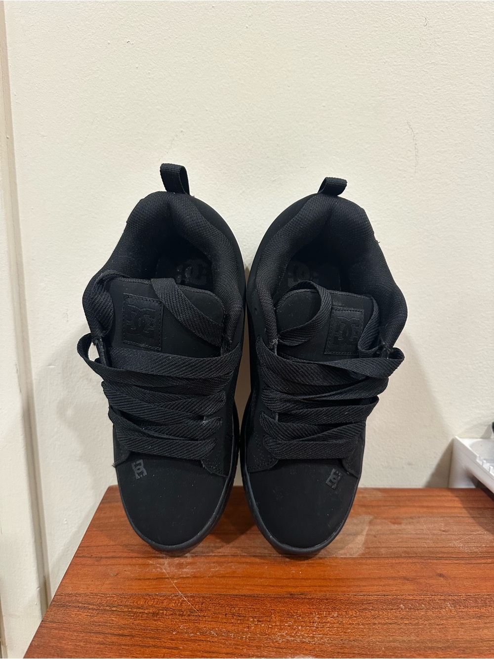 DC Men’s Black Skate Sneaker Sole - DC Logo Tread - Picture 6 of 6